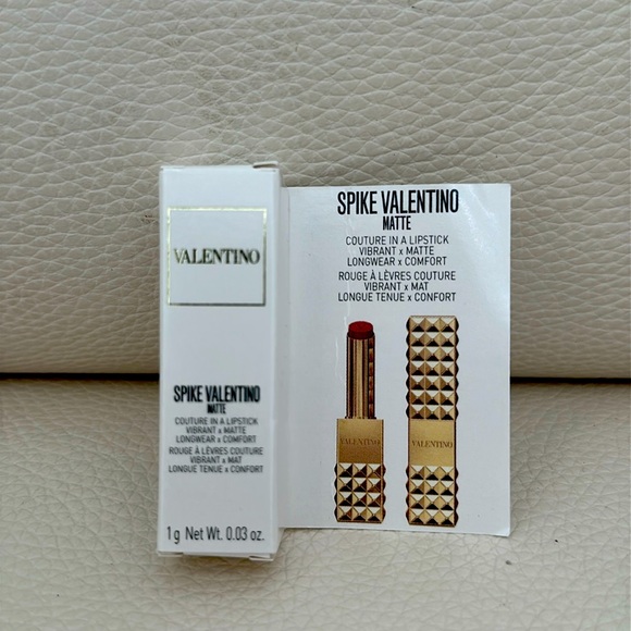 VALENTINO TRAVEL SIZE SPIKE VALENTINOMATTE COUTURE IN A LIPSTICK - Picture 1 of 5